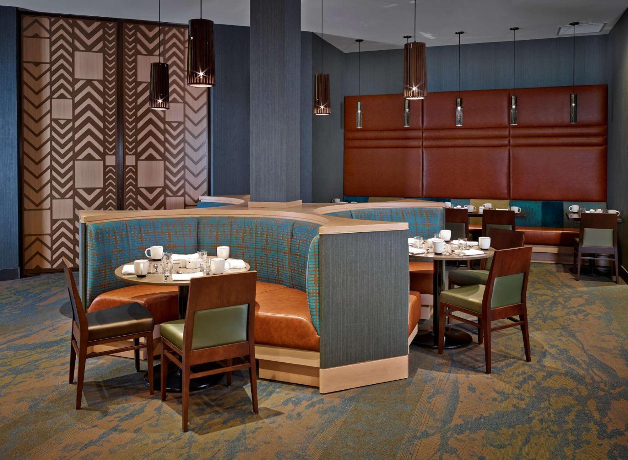 Doubletree By Hilton Hotel & Conference Centre Regina Buitenkant foto