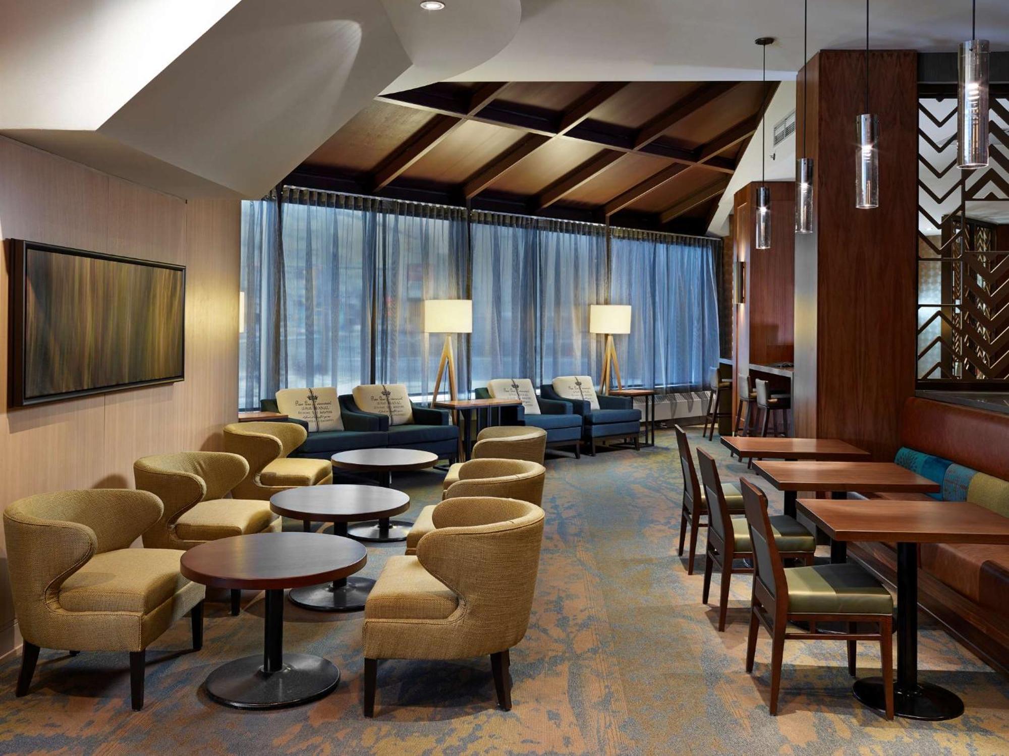 Doubletree By Hilton Hotel & Conference Centre Regina Buitenkant foto